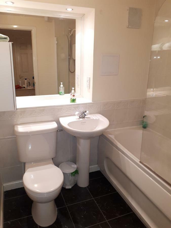Central & Stylish 3 Bedroom, 2 Bath, Free Parking エディンバラ エクステリア 写真