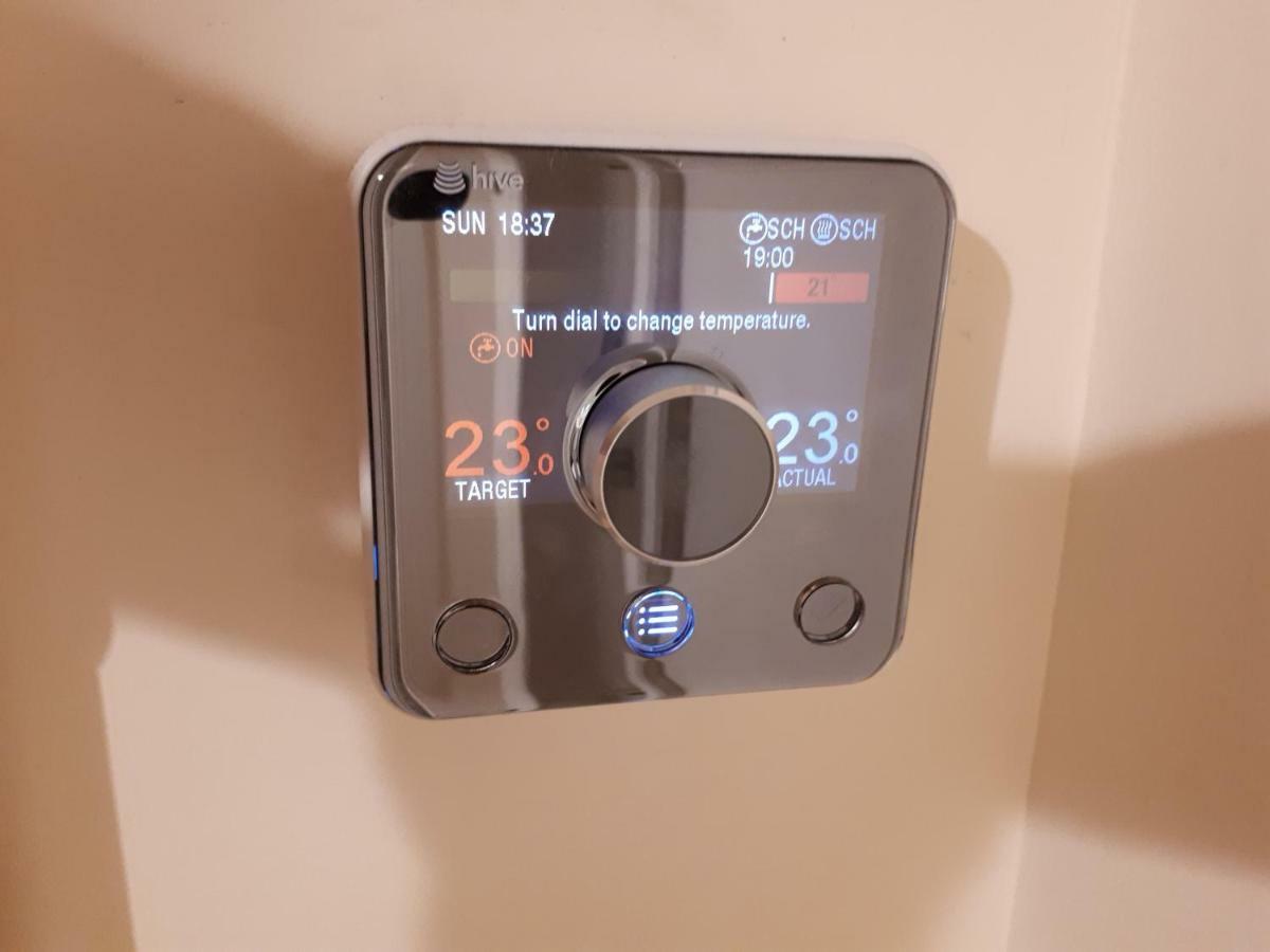 Central & Stylish 3 Bedroom, 2 Bath, Free Parking エディンバラ エクステリア 写真